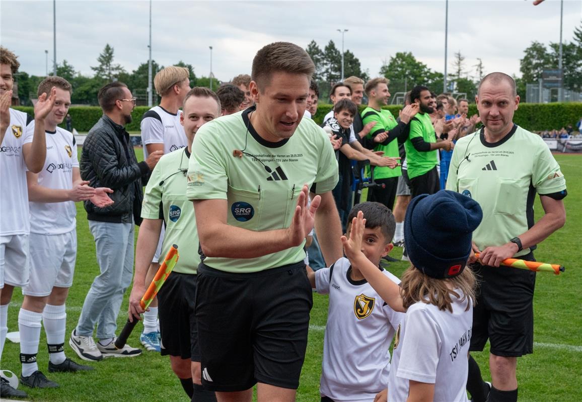 Herrenberg, Stadion, Aktiven-Pokalfinale, Bezirkspokal, TSV Kuppingen (blau) - T...