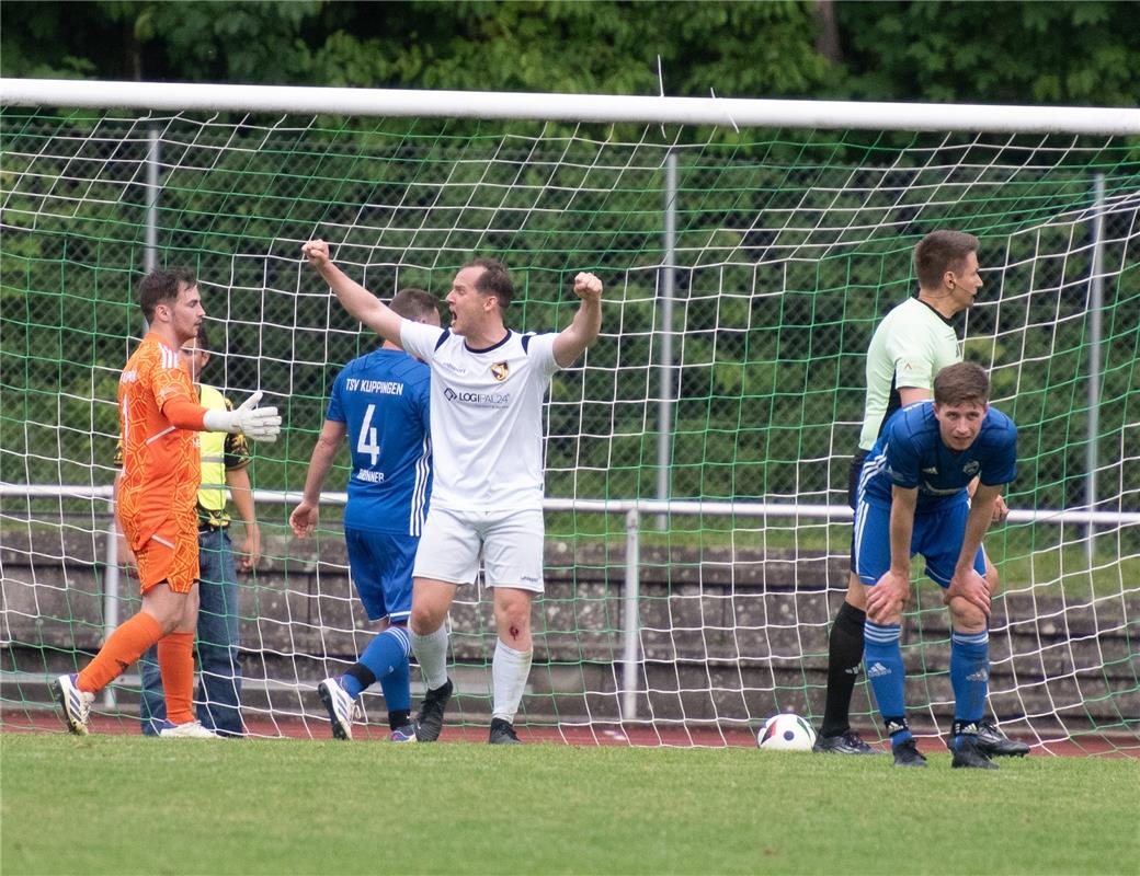 Herrenberg, Stadion, Aktiven-Pokalfinale, Bezirkspokal, TSV Kuppingen (blau) - T...