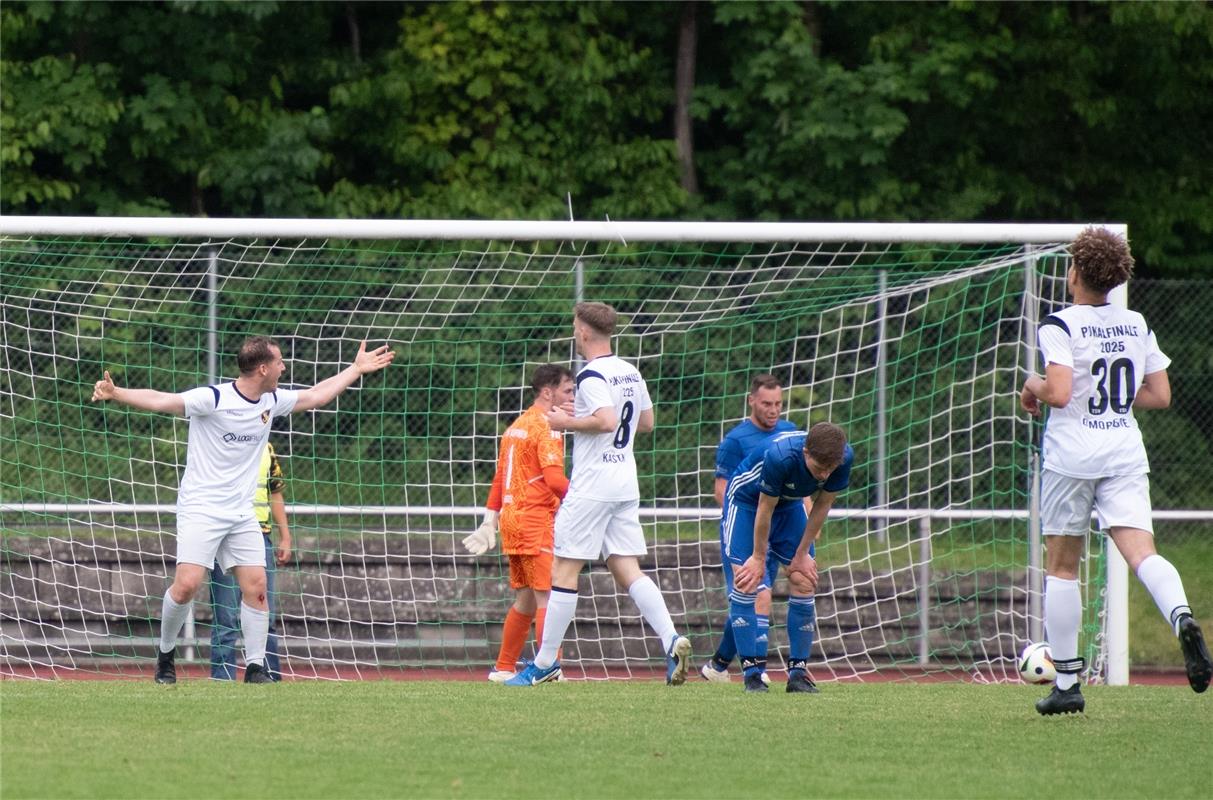 Herrenberg, Stadion, Aktiven-Pokalfinale, Bezirkspokal, TSV Kuppingen (blau) - T...