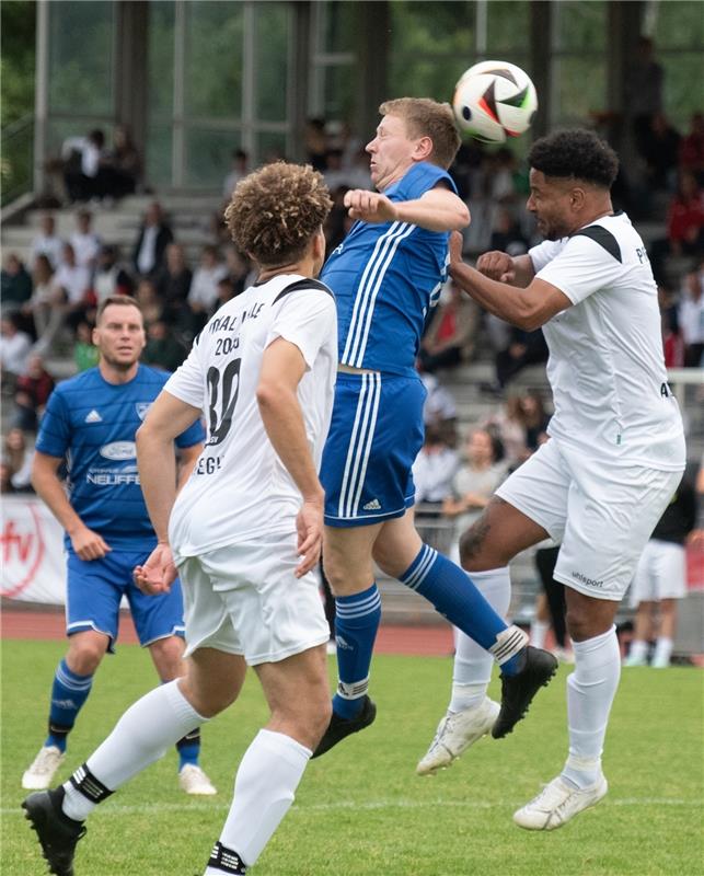 Herrenberg, Stadion, Aktiven-Pokalfinale, Bezirkspokal, TSV Kuppingen (blau) - T...