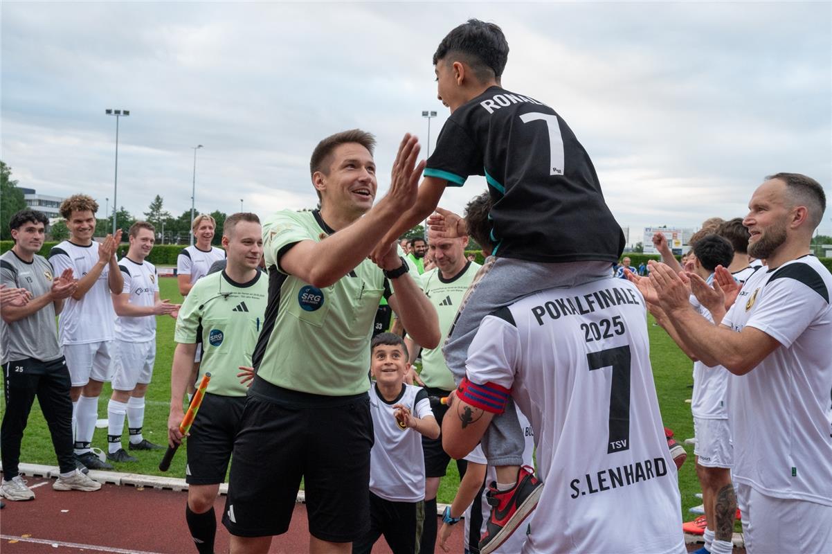 Herrenberg, Stadion, Aktiven-Pokalfinale, Bezirkspokal, TSV Kuppingen (blau) - T...