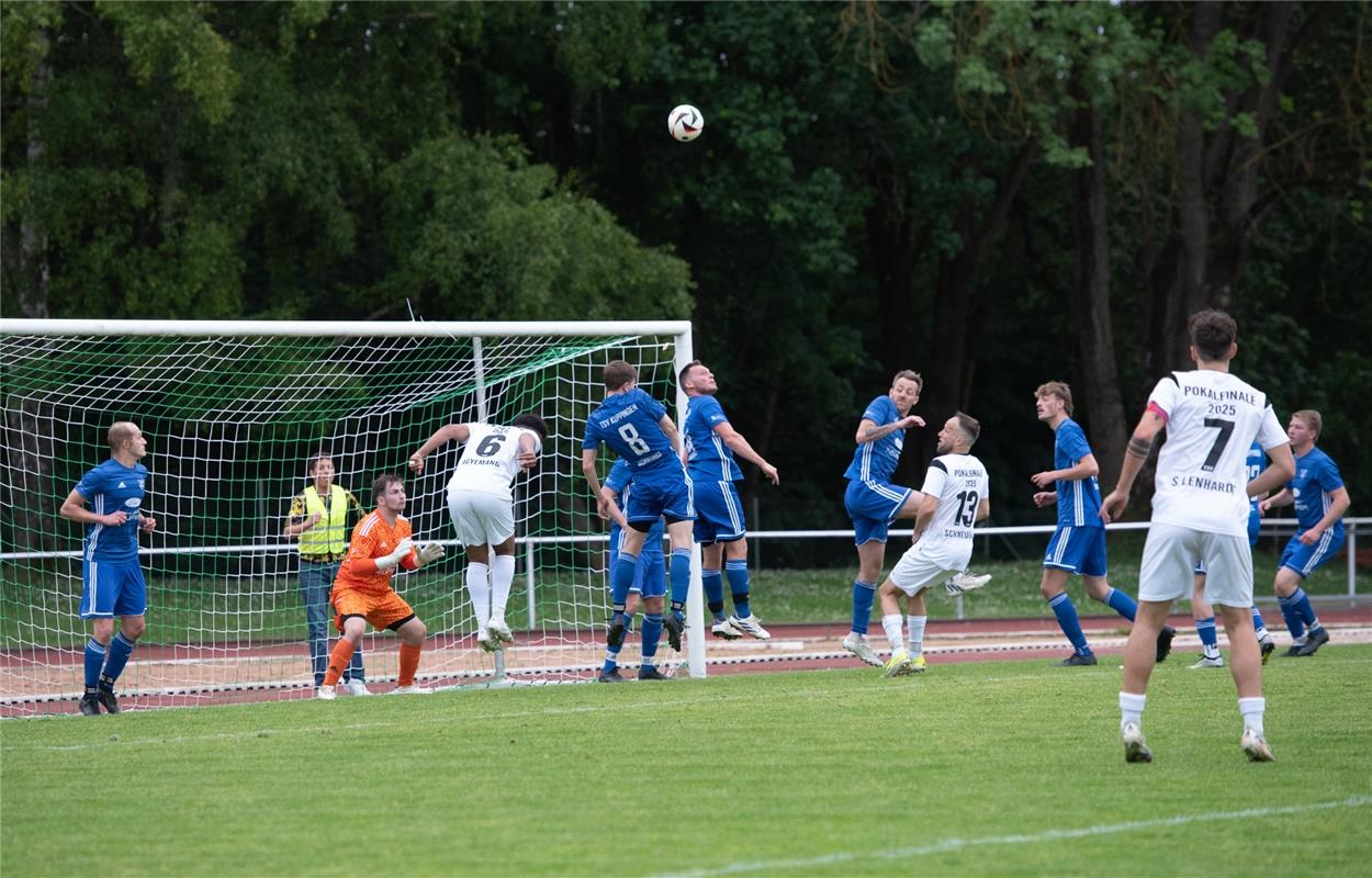 Herrenberg, Stadion, Aktiven-Pokalfinale, Bezirkspokal, TSV Kuppingen (blau) - T...