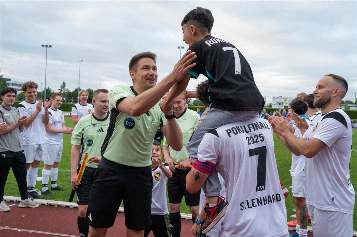 Herrenberg, Stadion, Aktiven-Pokalfinale, Bezirkspokal, TSV Kuppingen (blau) - T...