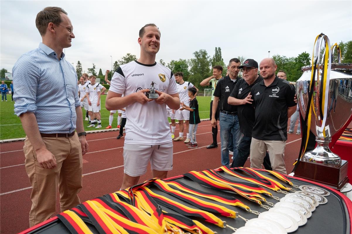 Herrenberg, Stadion, Aktiven-Pokalfinale, Bezirkspokal, TSV Kuppingen (blau) - T...