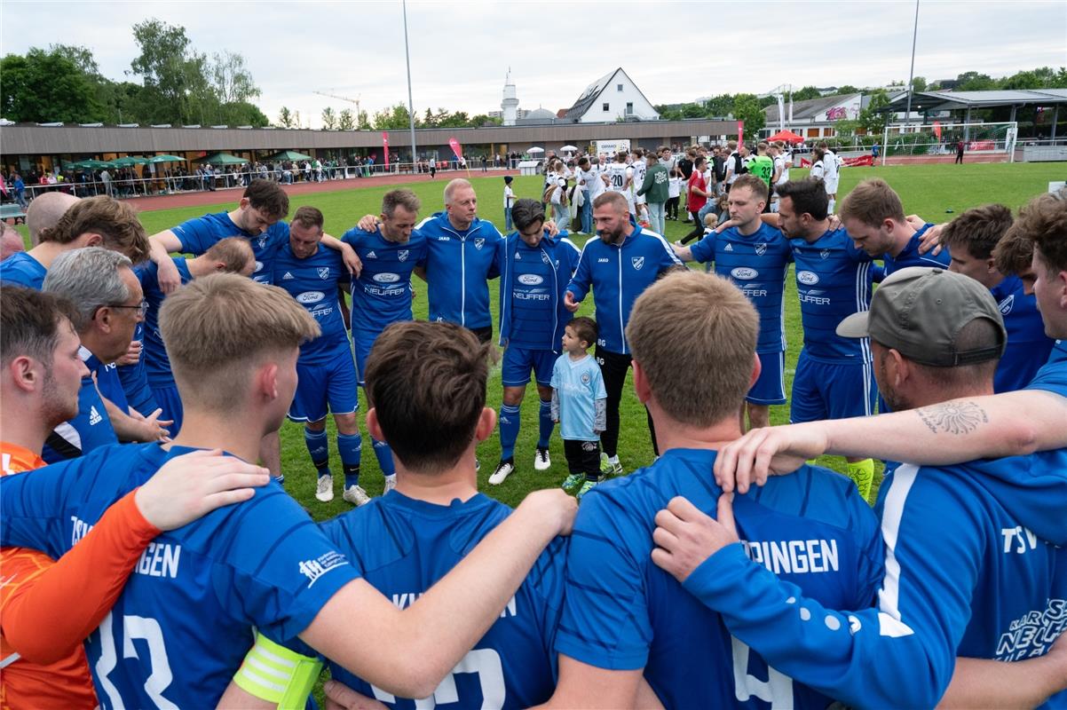 Herrenberg, Stadion, Aktiven-Pokalfinale, Bezirkspokal, TSV Kuppingen (blau) - T...