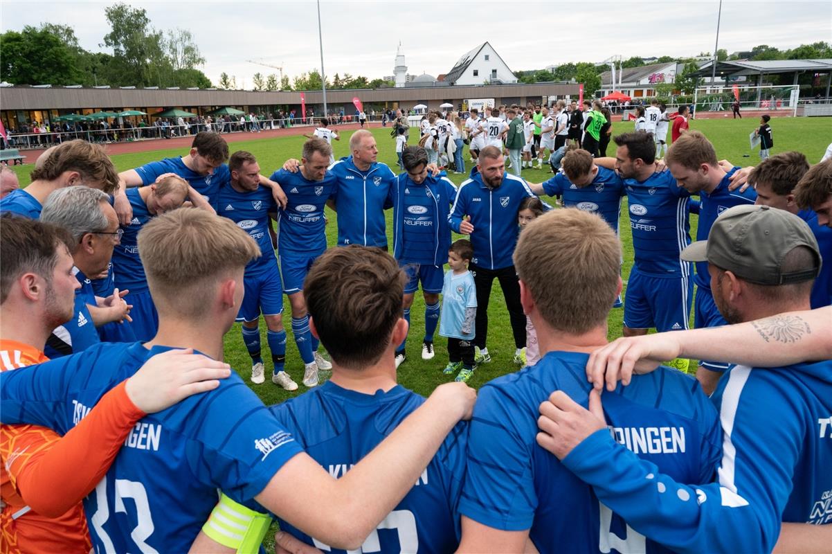 Herrenberg, Stadion, Aktiven-Pokalfinale, Bezirkspokal, TSV Kuppingen (blau) - T...