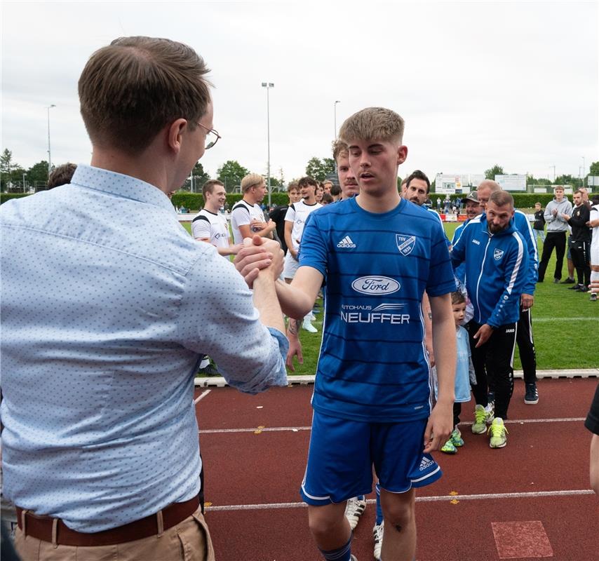 Herrenberg, Stadion, Aktiven-Pokalfinale, Bezirkspokal, TSV Kuppingen (blau) - T...