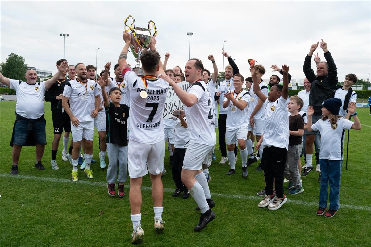 Herrenberg, Stadion, Aktiven-Pokalfinale, Bezirkspokal, TSV Kuppingen (blau) - T...