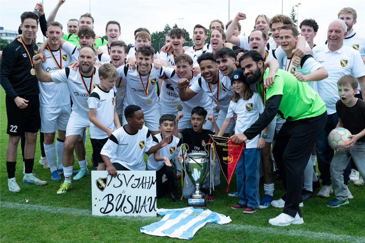 Herrenberg, Stadion, Aktiven-Pokalfinale, Bezirkspokal, TSV Kuppingen (blau) - T...