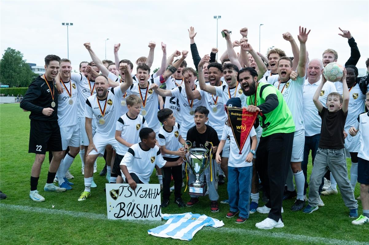 Herrenberg, Stadion, Aktiven-Pokalfinale, Bezirkspokal, TSV Kuppingen (blau) - T...