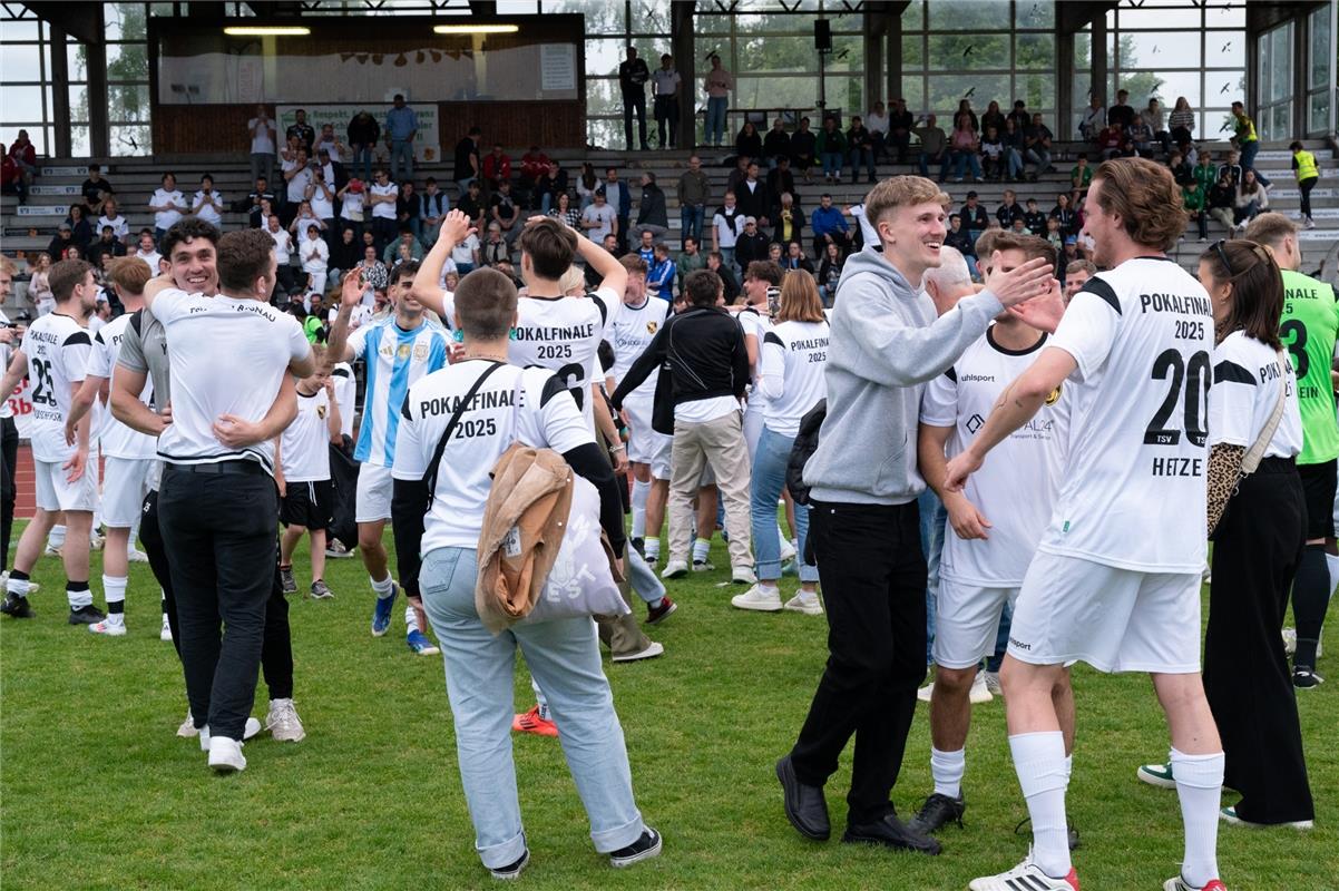 Herrenberg, Stadion, Aktiven-Pokalfinale, Bezirkspokal, TSV Kuppingen (blau) - T...