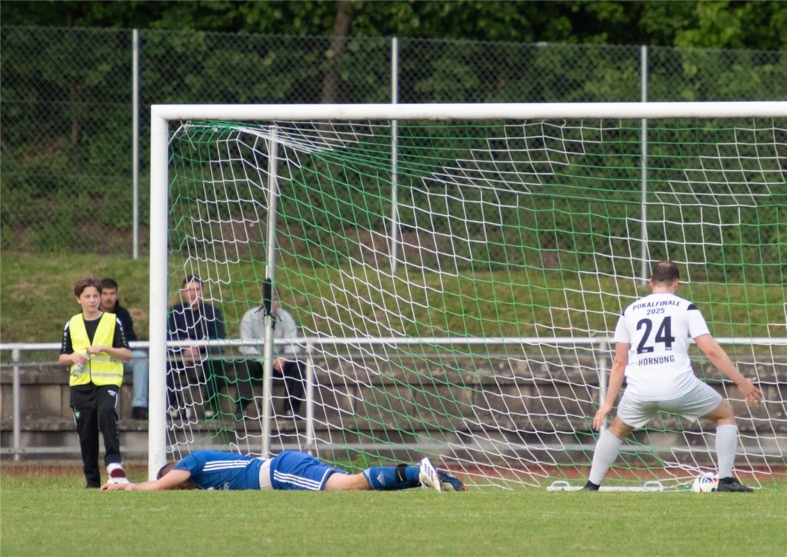 Herrenberg, Stadion, Aktiven-Pokalfinale, Bezirkspokal, TSV Kuppingen (blau) - T...