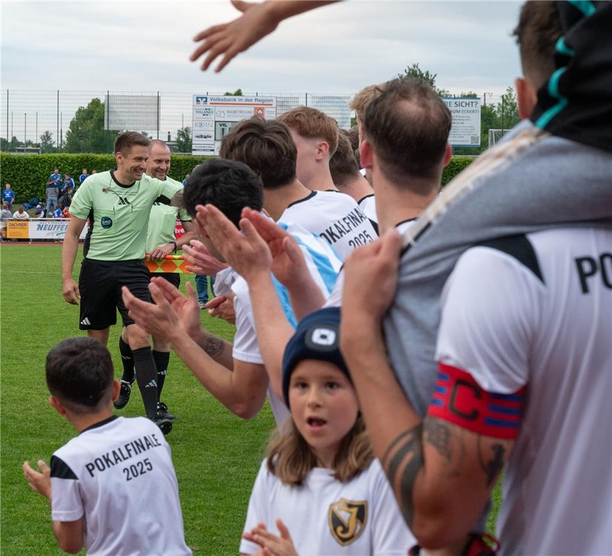 Herrenberg, Stadion, Aktiven-Pokalfinale, Bezirkspokal, TSV Kuppingen (blau) - T...