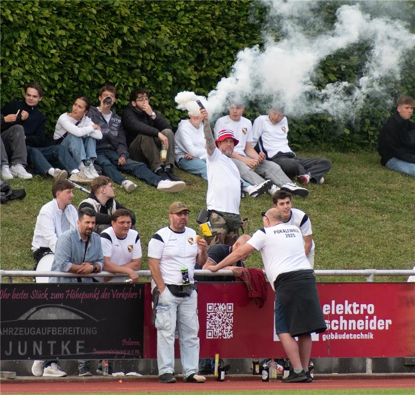 Herrenberg, Stadion, Aktiven-Pokalfinale, Bezirkspokal, TSV Kuppingen (blau) - T...