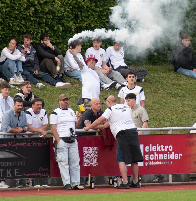 Herrenberg, Stadion, Aktiven-Pokalfinale, Bezirkspokal, TSV Kuppingen (blau) - T...