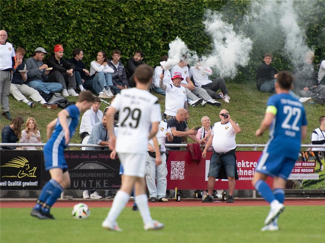 Herrenberg, Stadion, Aktiven-Pokalfinale, Bezirkspokal, TSV Kuppingen (blau) - T...