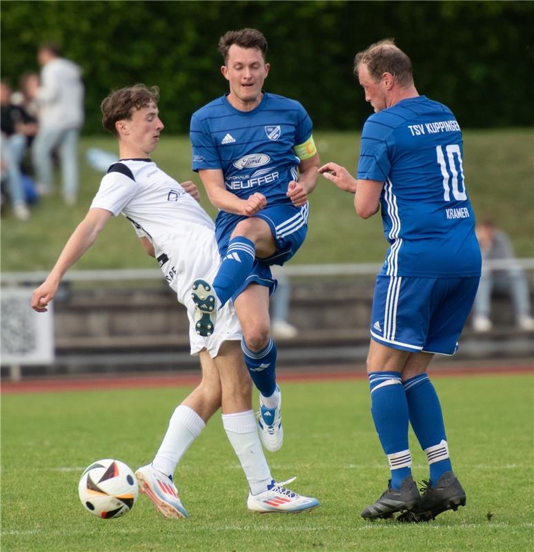 Herrenberg, Stadion, Aktiven-Pokalfinale, Bezirkspokal, TSV Kuppingen (blau) - T...
