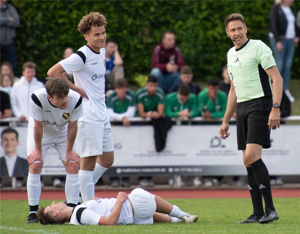 Herrenberg, Stadion, Aktiven-Pokalfinale, Bezirkspokal, TSV Kuppingen (blau) - T...