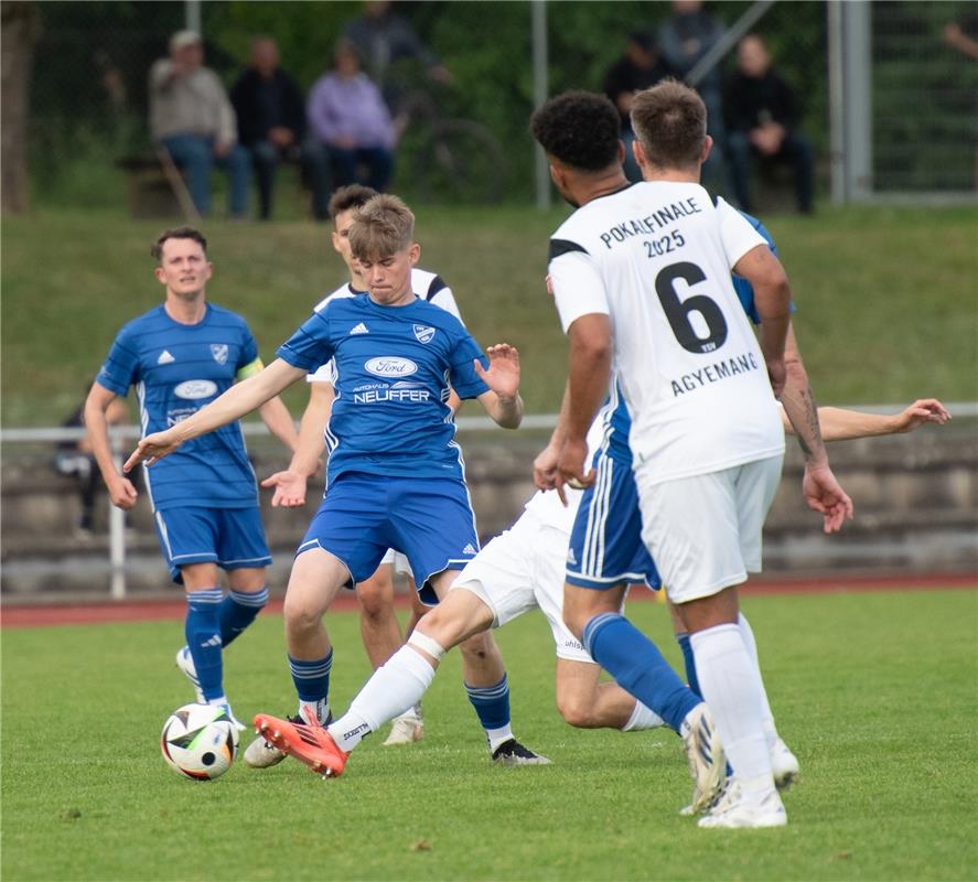 Herrenberg, Stadion, Aktiven-Pokalfinale, Bezirkspokal, TSV Kuppingen (blau) - T...