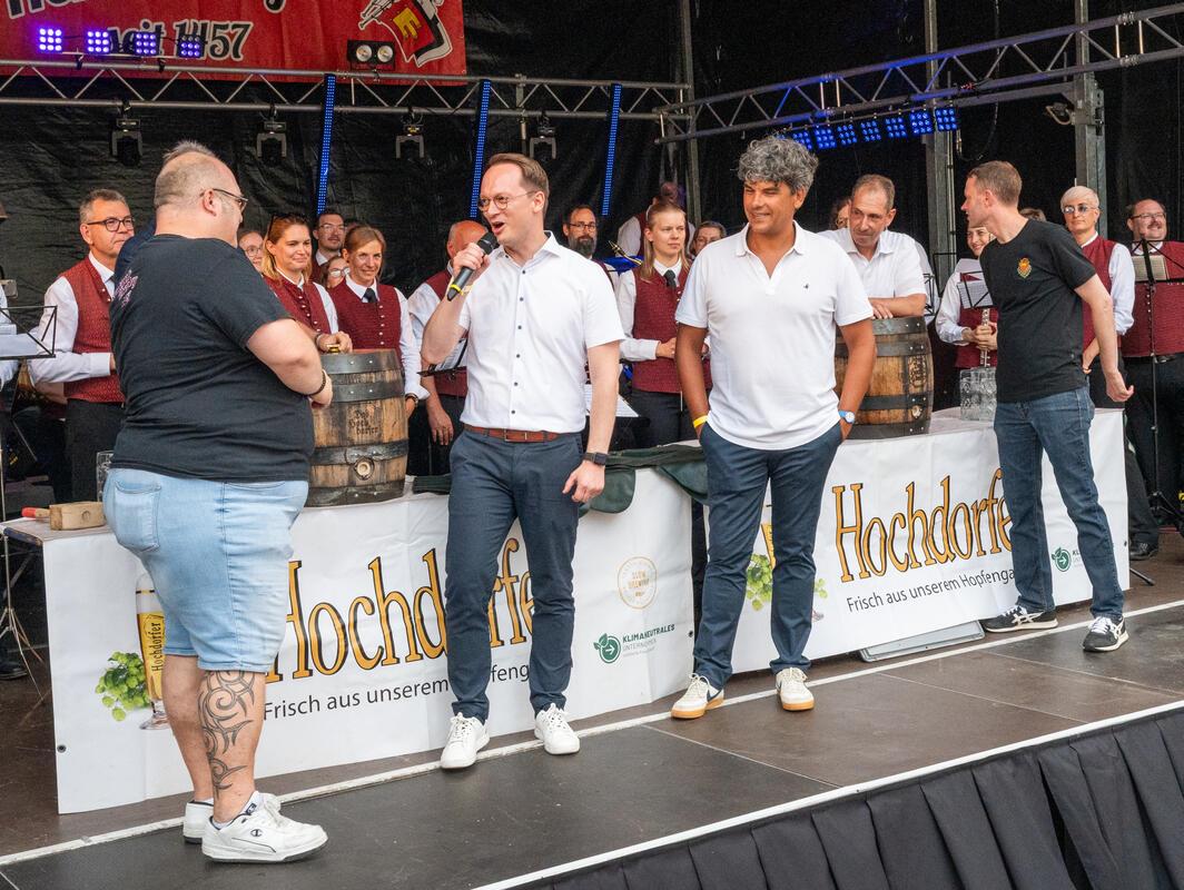 Herrenberg, Stadtfest, Eröffnung, Foto: Tatjana Vecsey Fassanstich,  GB-Foto: Ve...