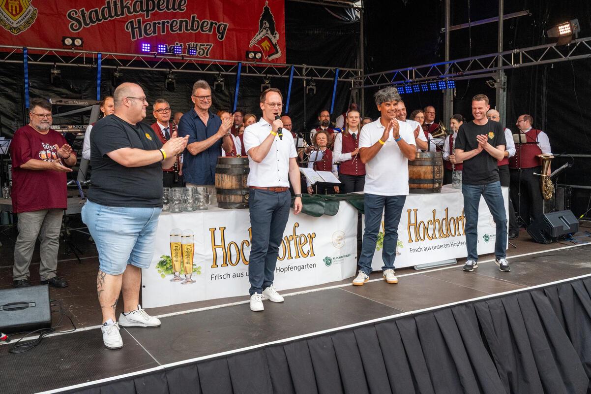 Herrenberg, Stadtfest, Eröffnung, Foto: Tatjana Vecsey Fassanstich,  GB-Foto: Ve...
