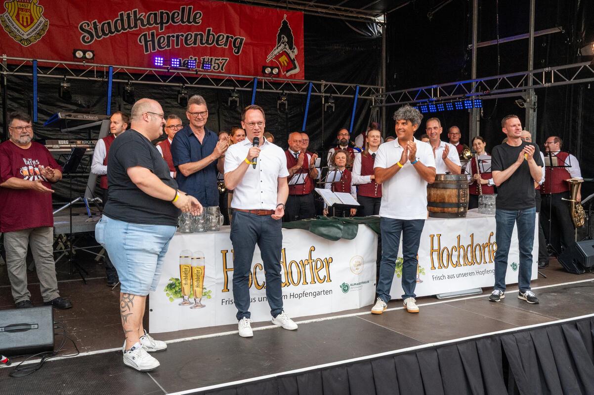Herrenberg, Stadtfest, Eröffnung, Foto: Tatjana Vecsey Fassanstich,  GB-Foto: Ve...