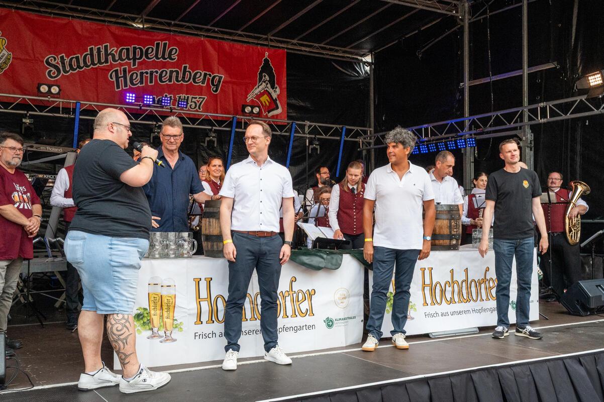 Herrenberg, Stadtfest, Eröffnung, Foto: Tatjana Vecsey Fassanstich,  GB-Foto: Ve...