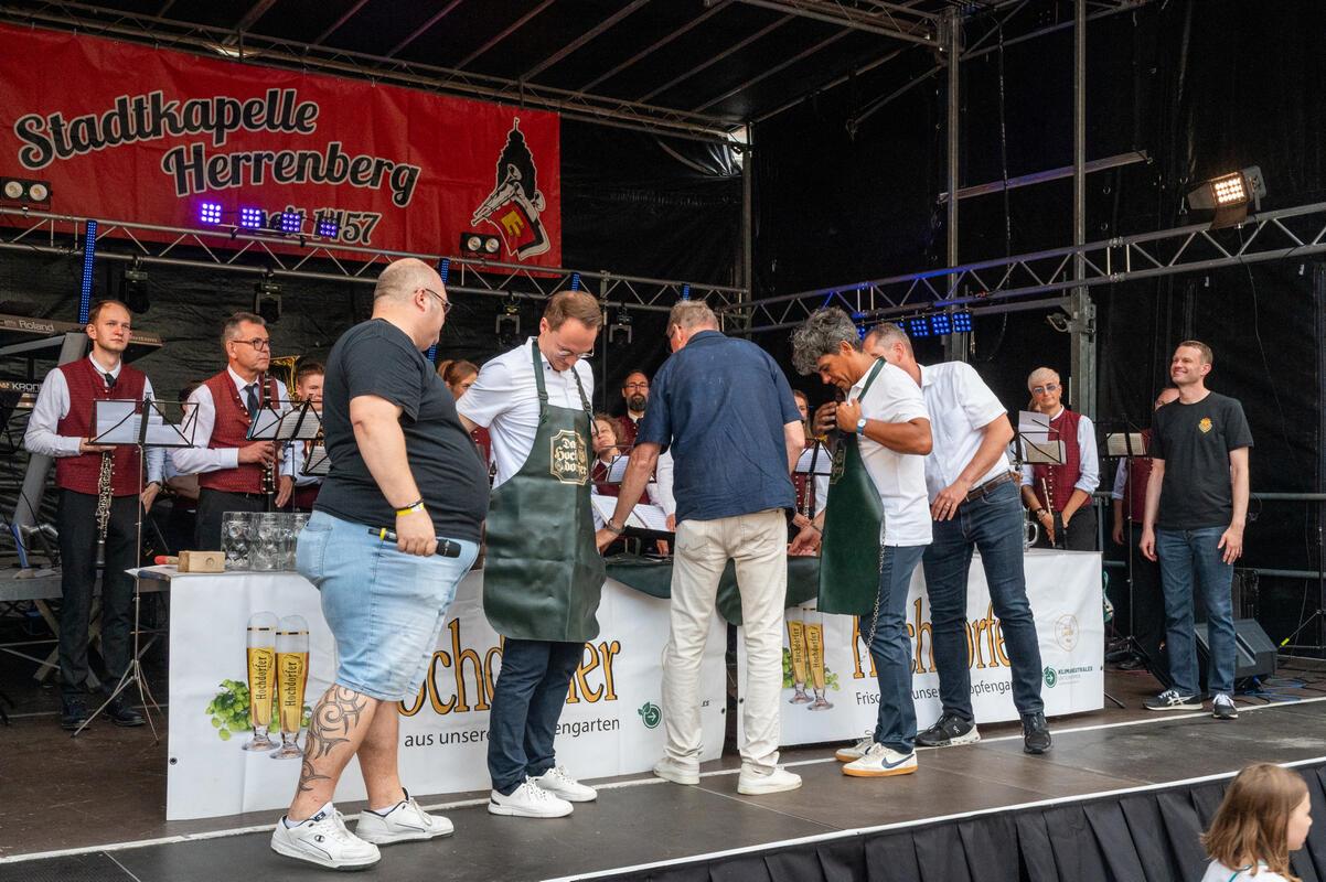 Herrenberg, Stadtfest, Eröffnung, Foto: Tatjana Vecsey Fassanstich,  GB-Foto: Ve...