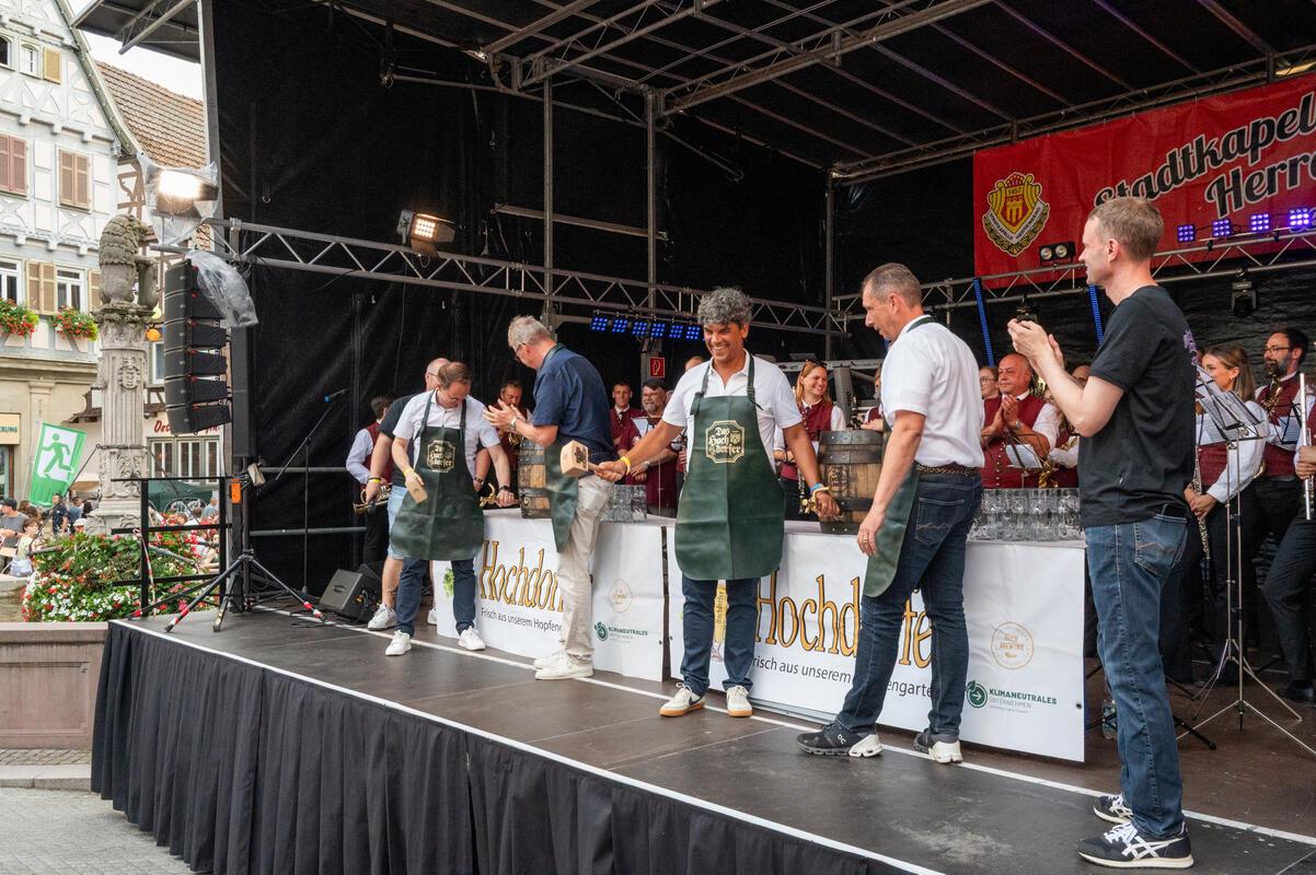 Herrenberg, Stadtfest, Eröffnung, Foto: Tatjana Vecsey Fassanstich,  GB-Foto: Ve...