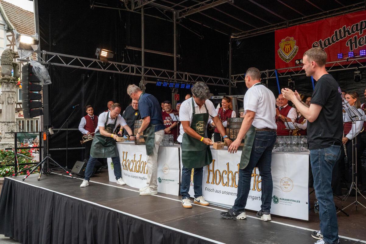 Herrenberg, Stadtfest, Eröffnung, Foto: Tatjana Vecsey Fassanstich,  GB-Foto: Ve...