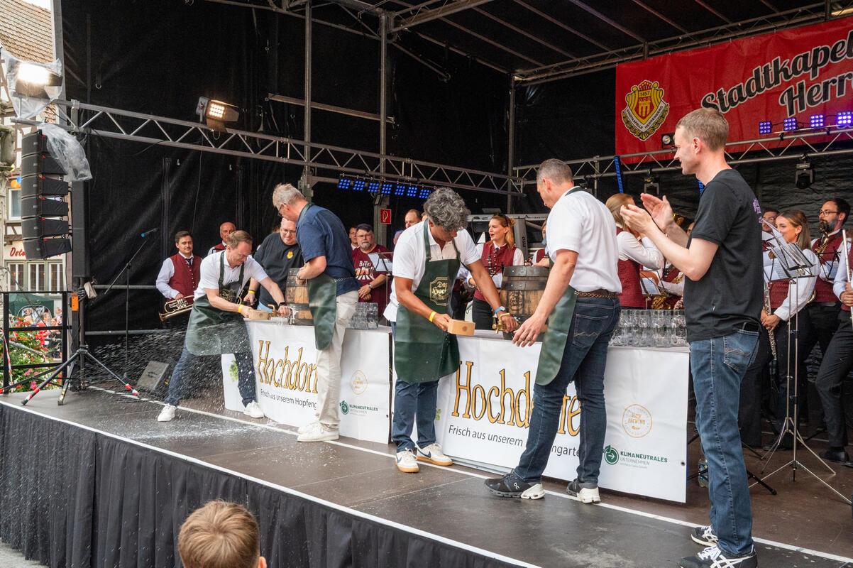 Herrenberg, Stadtfest, Eröffnung, Foto: Tatjana Vecsey Fassanstich,  GB-Foto: Ve...