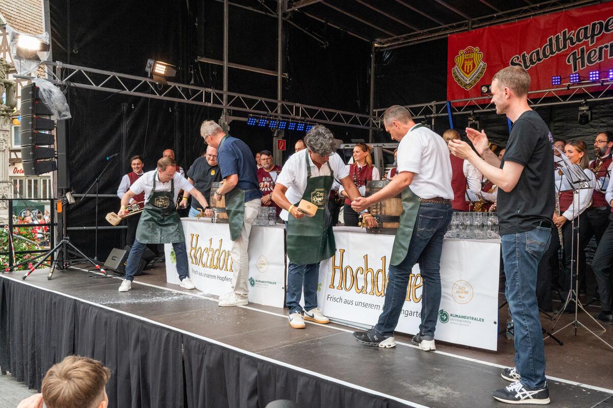 Herrenberg, Stadtfest, Eröffnung, Foto: Tatjana Vecsey Fassanstich,  GB-Foto: Ve...