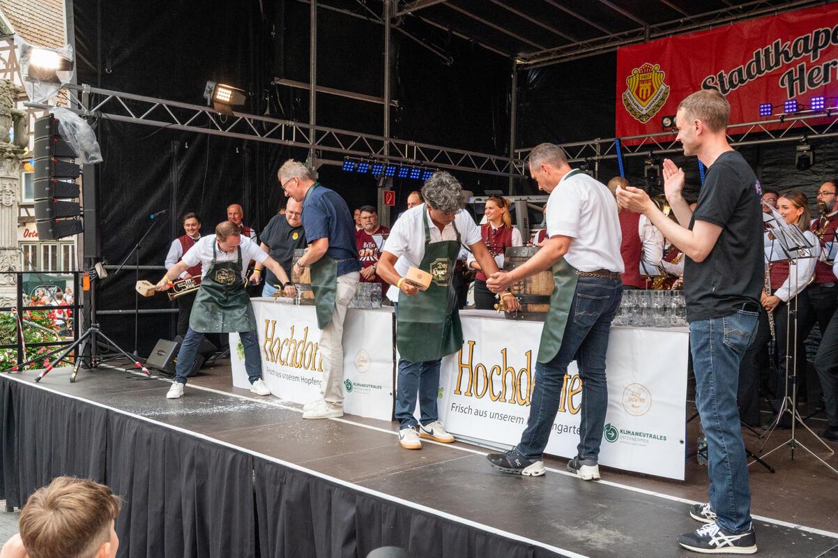 Herrenberg, Stadtfest, Eröffnung, Foto: Tatjana Vecsey Fassanstich,  GB-Foto: Ve...
