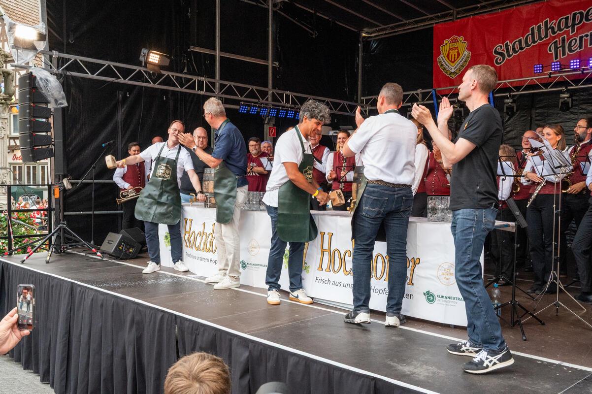 Herrenberg, Stadtfest, Eröffnung, Foto: Tatjana Vecsey Fassanstich,  GB-Foto: Ve...