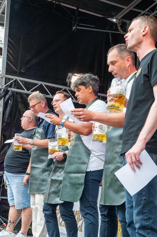 Herrenberg, Stadtfest, Eröffnung, Foto: Tatjana Vecsey Fassanstich,  v.l.Michael...