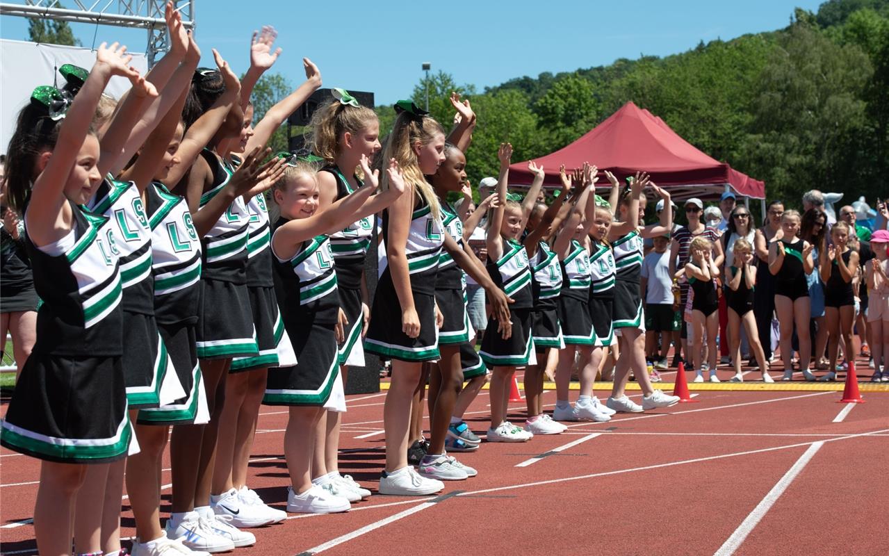 Herrenberg, VfL Center, Eröffnungstag, Show-Vorführungen,  Cheerleader,  GB-Foto...