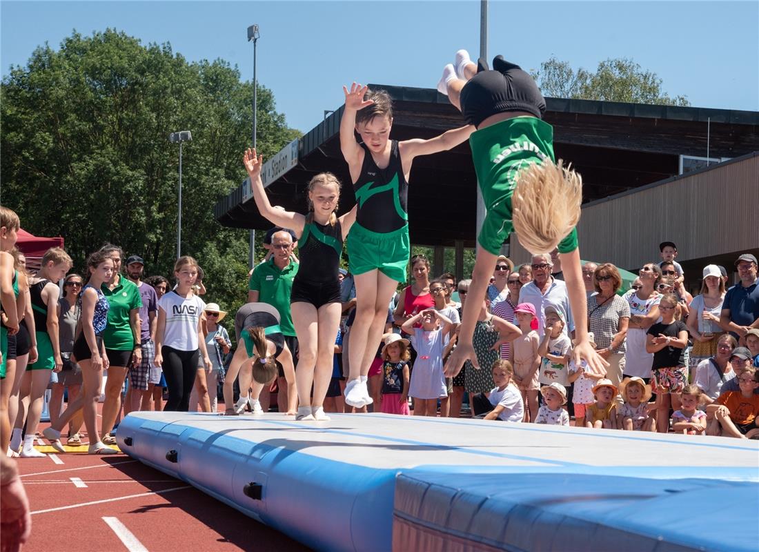 Herrenberg, VfL Center, Eröffnungstag, Show-Vorführungen,  Turnverein,  GB-Foto:...