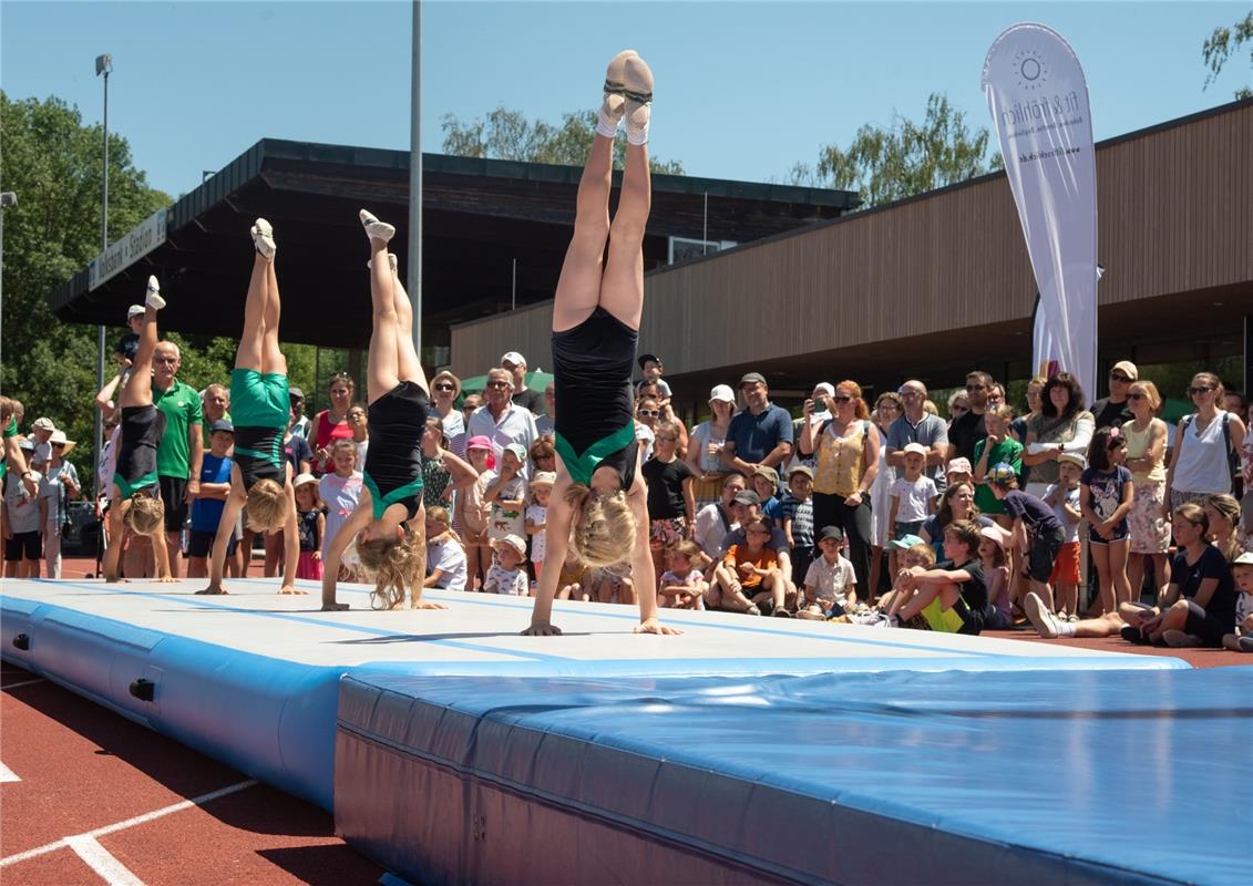 Herrenberg, VfL Center, Eröffnungstag, Show-Vorführungen,  Turnverein,  GB-Foto:...