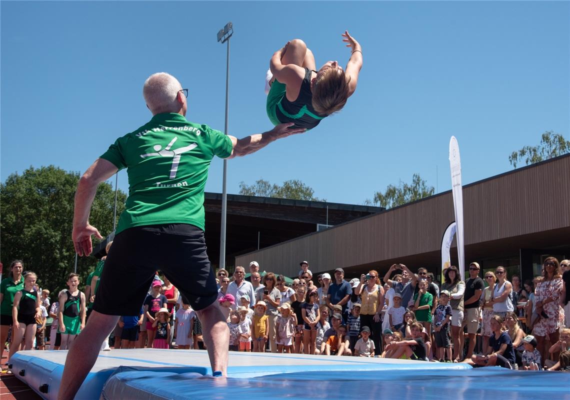 Herrenberg, VfL Center, Eröffnungstag, Show-Vorführungen,  Turnverein,  GB-Foto:...