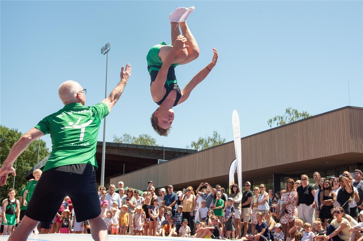 Herrenberg, VfL Center, Eröffnungstag, Show-Vorführungen,  Turnverein,  GB-Foto:...