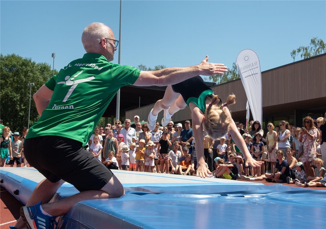 Herrenberg, VfL Center, Eröffnungstag, Show-Vorführungen,  Turnverein,  GB-Foto:...