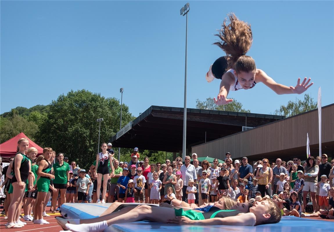 Herrenberg, VfL Center, Eröffnungstag, Show-Vorführungen,  Turnverein,  GB-Foto:...