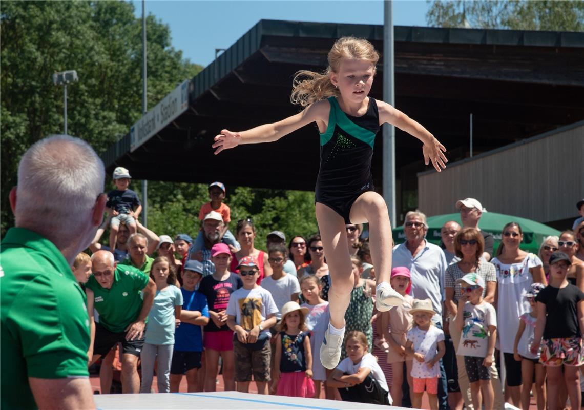 Herrenberg, VfL Center, Eröffnungstag, Show-Vorführungen,  Turnverein,  GB-Foto:...