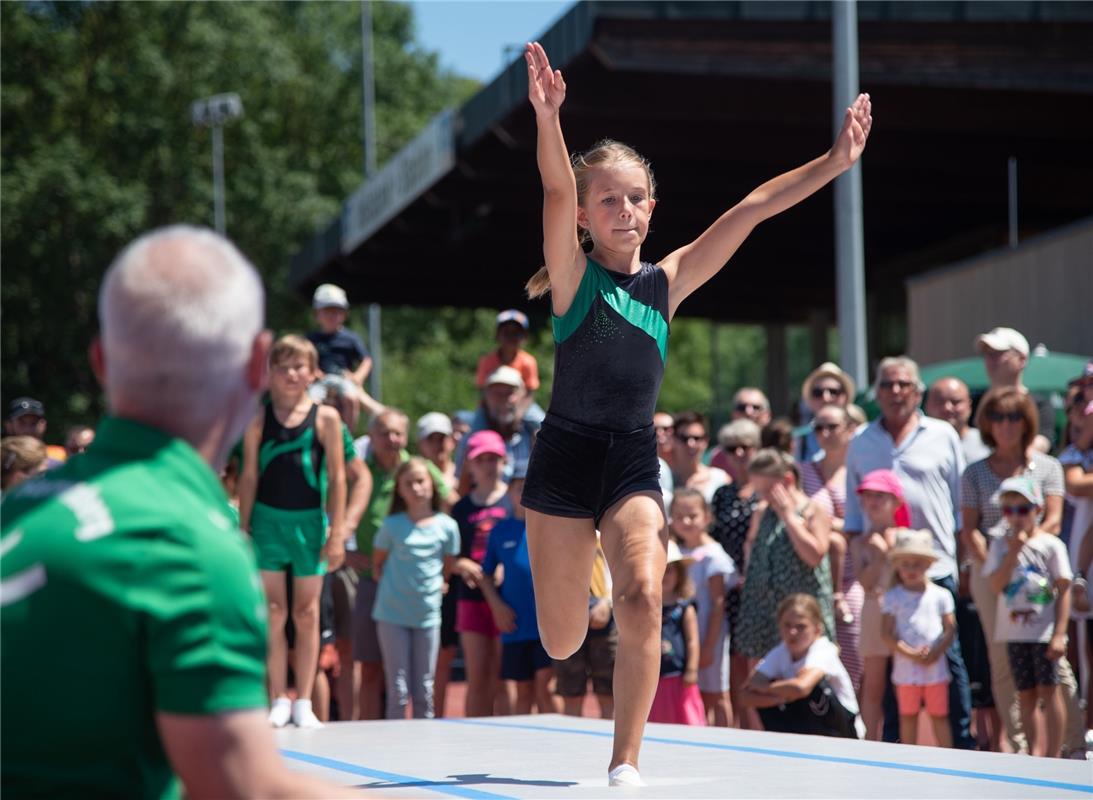 Herrenberg, VfL Center, Eröffnungstag, Show-Vorführungen,  Turnverein,  GB-Foto:...