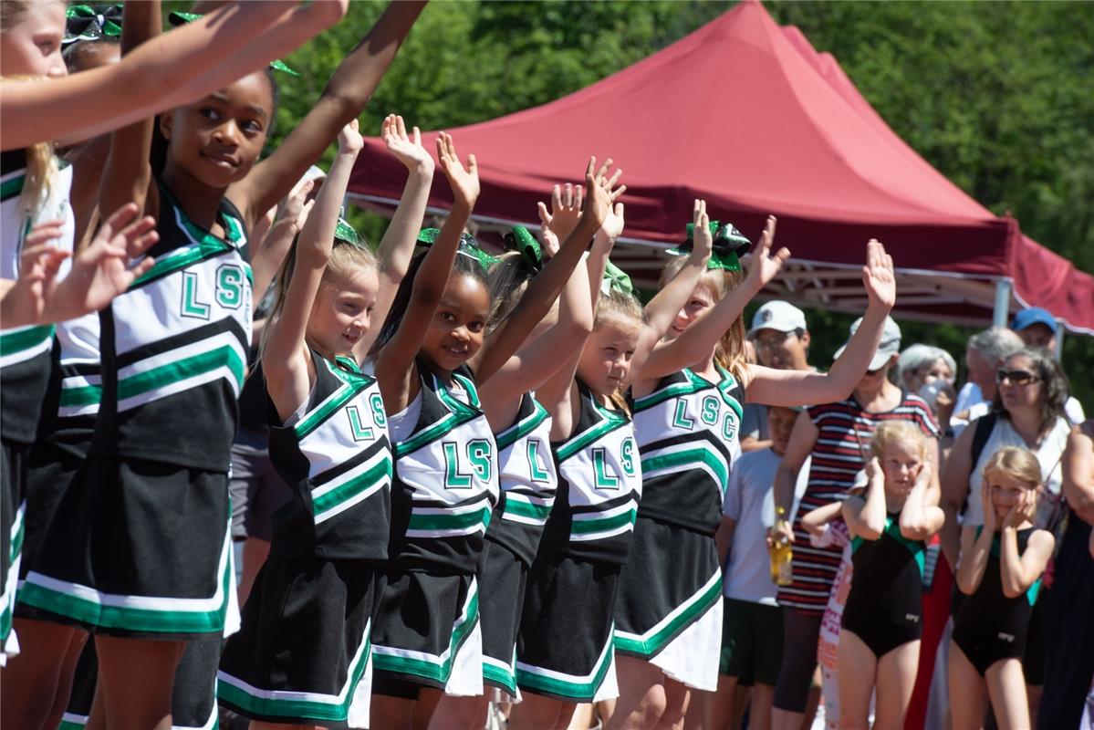 Herrenberg, VfL Center, Eröffnungstag, Show-Vorführungen,  Cheerleader,  GB-Foto...