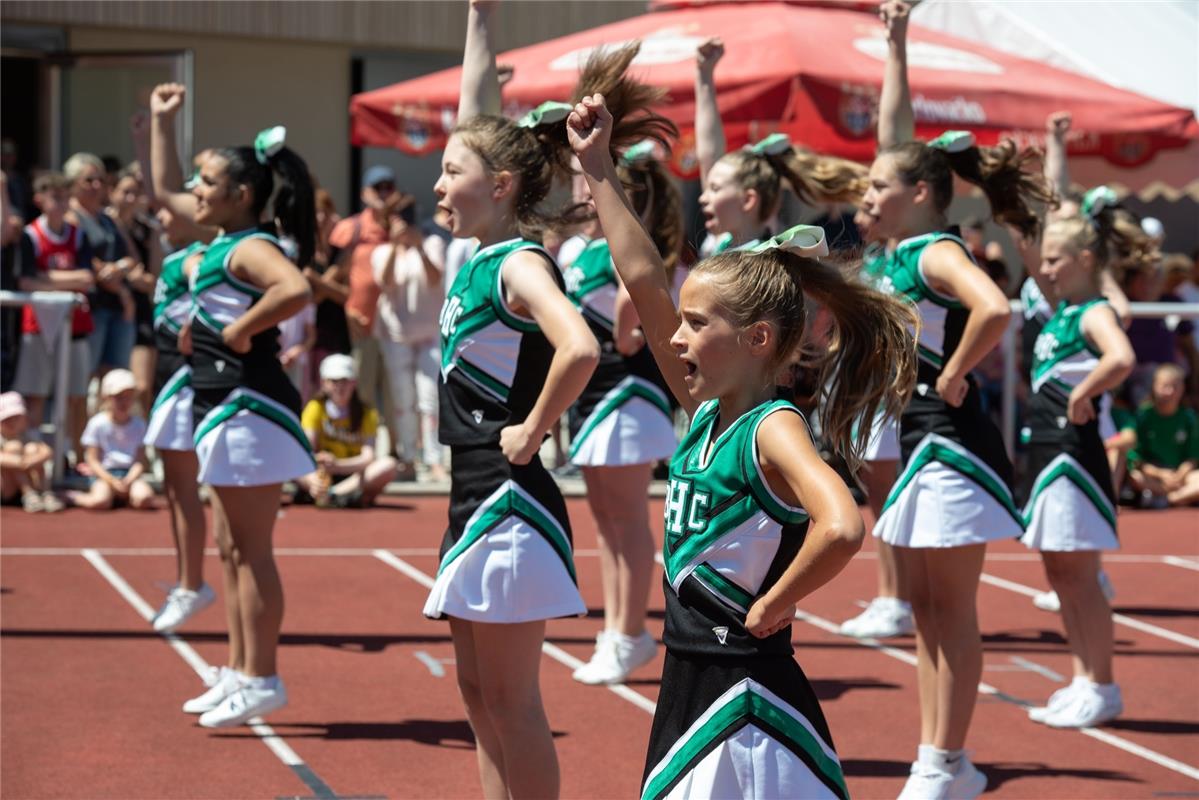 Herrenberg, VfL Center, Eröffnungstag, Show-Vorführungen,  Cheerleader,  GB-Foto...