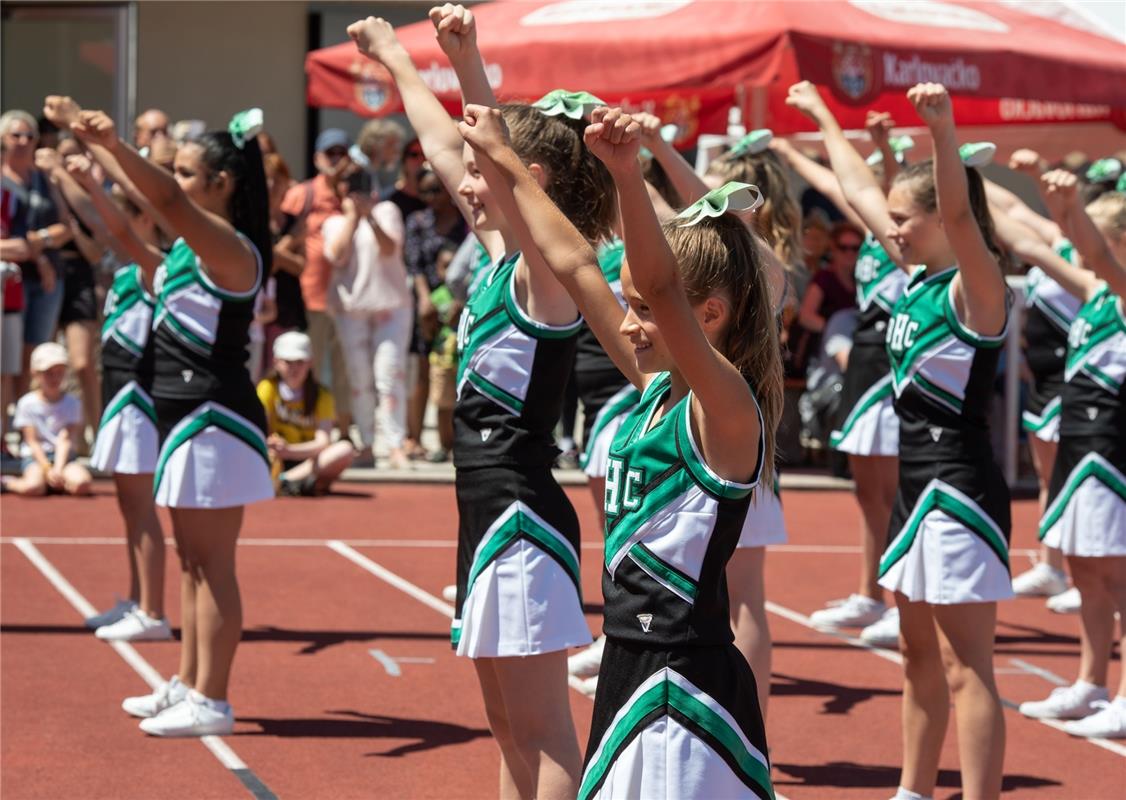 Herrenberg, VfL Center, Eröffnungstag, Show-Vorführungen,  Cheerleader,  GB-Foto...