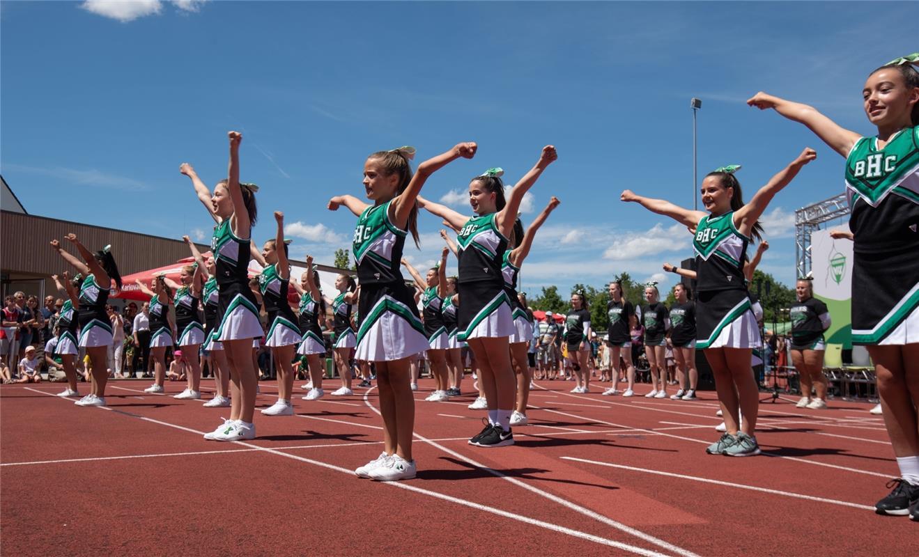 Herrenberg, VfL Center, Eröffnungstag, Show-Vorführungen,  Cheerleader,  GB-Foto...