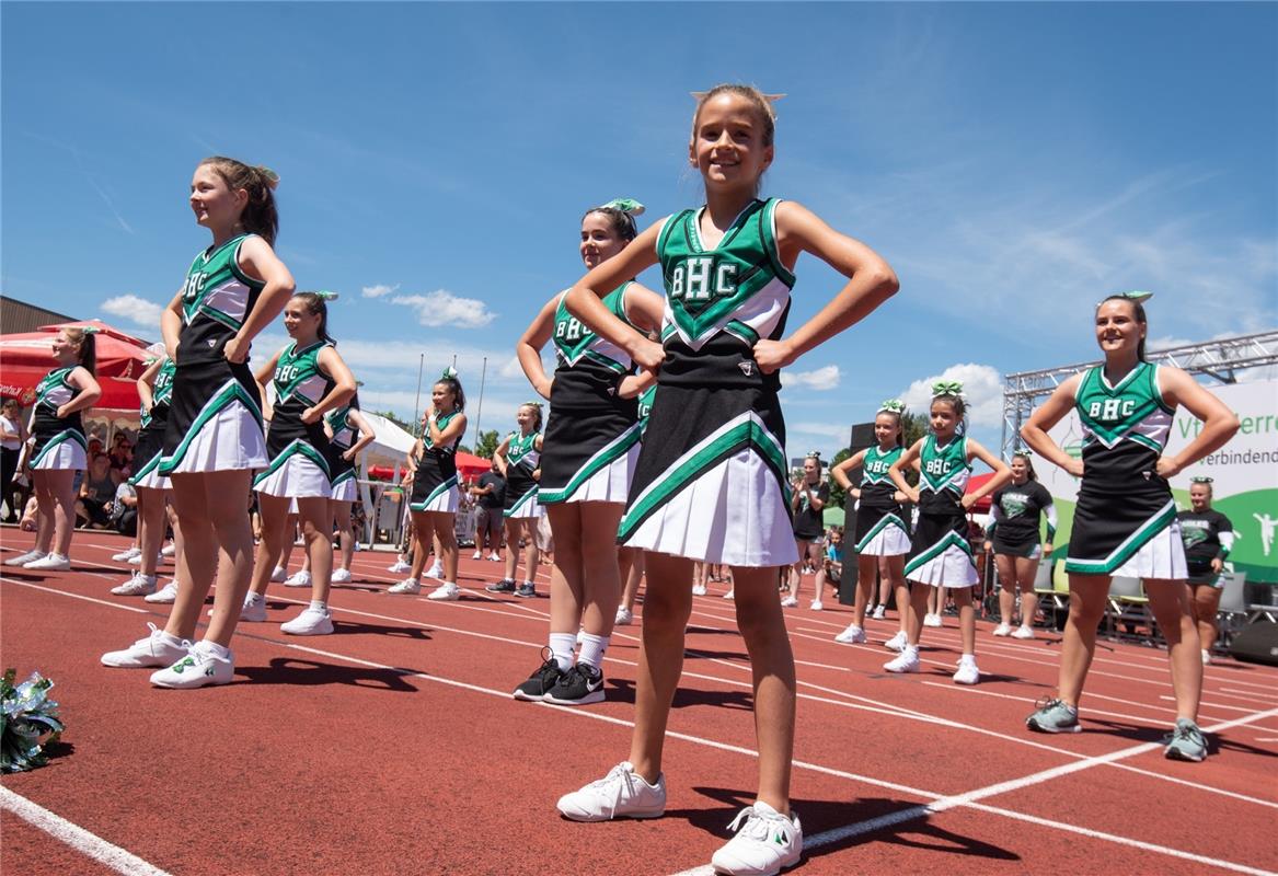 Herrenberg, VfL Center, Eröffnungstag, Show-Vorführungen,  Cheerleader,  GB-Foto...