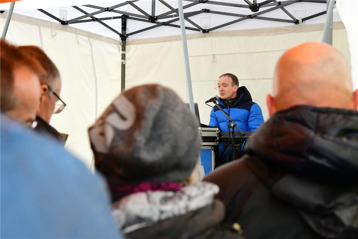 Herrenberg Weihnachtsliedersingen rund um den Schönbuchturm mit Patrick Bopp / F...